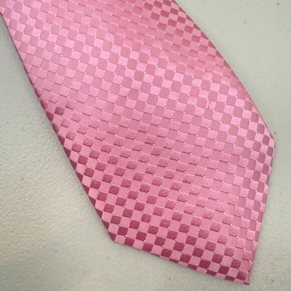 Donald J. Trump Signature Collection Silk Tie Designer Pink Squares W3.75xL58 - Picture 2 of 7
